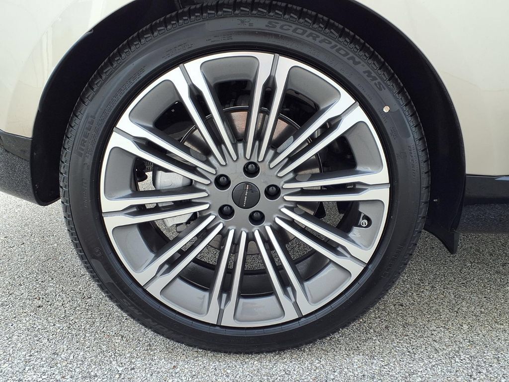 New 2026 Land Rover Range Rover Long Wheelbase SE AWD/4WD image 6