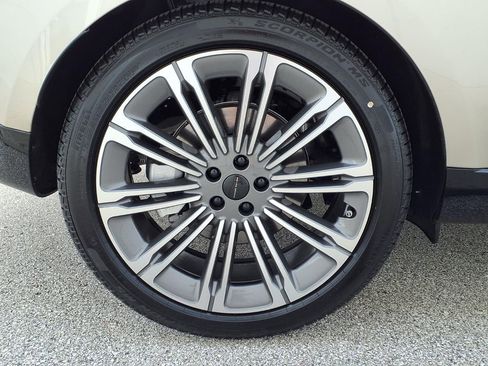 New 2026 Land Rover Range Rover Long Wheelbase SE AWD/4WD image 6