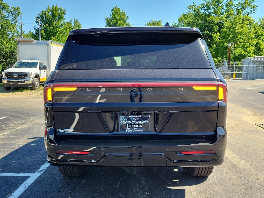 New 2026 Lincoln Navigator L Black Label AWD/4WD image 5