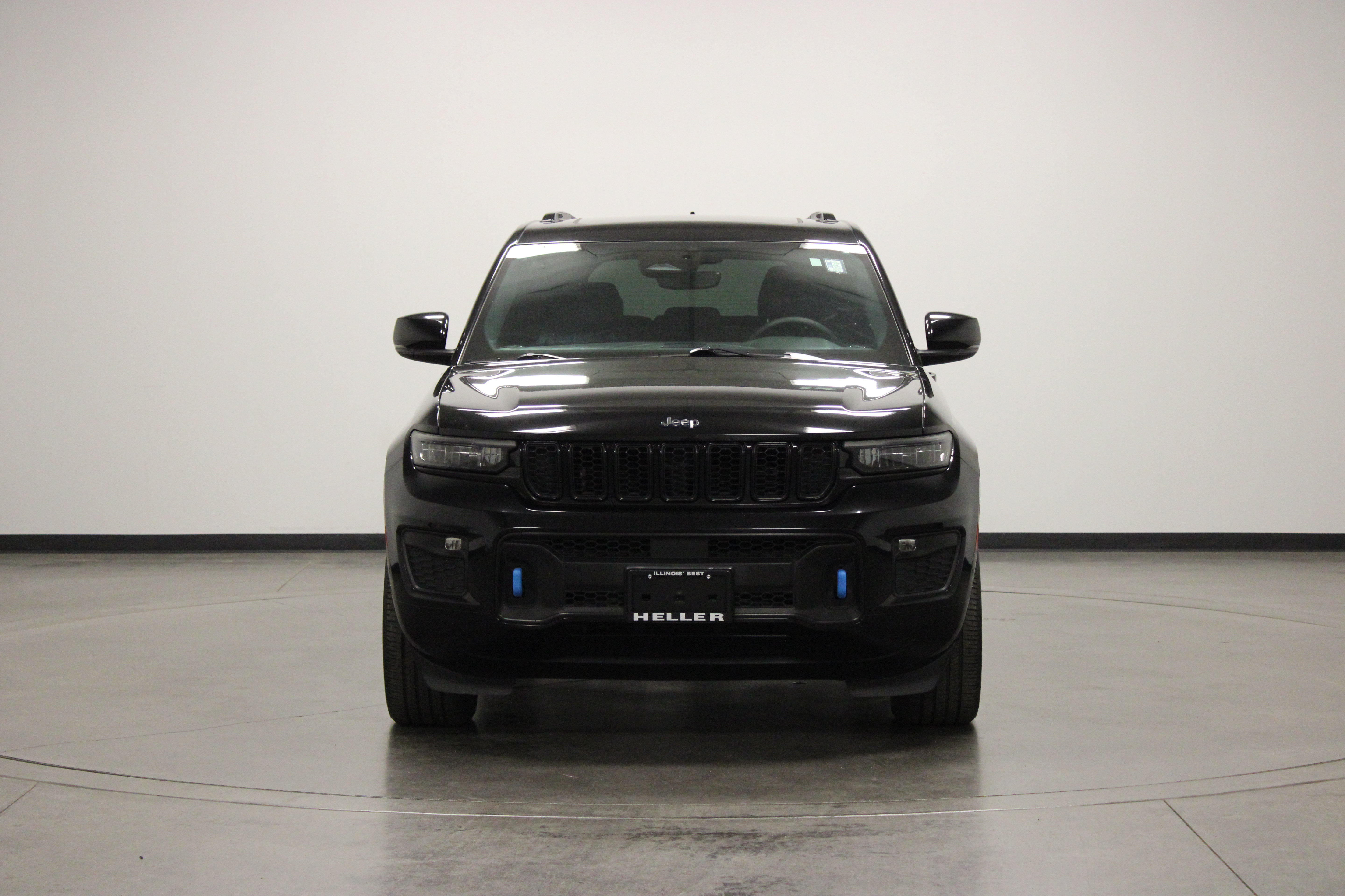 Used 2023 Jeep Grand Cherokee Overland AWD/4WD image 3