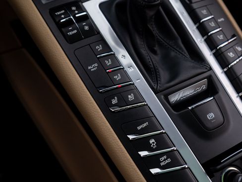 Certified 2021 Porsche Macan S image 20