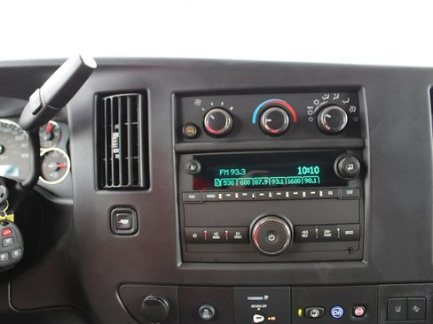 Used 2025 Chevrolet Express 3500 Extended w/ Driver Convenience Package RWD image 31