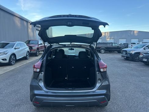 Used 2023 Nissan Kicks S image 9