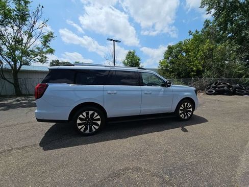 Used 2025 Ford Expedition Max Platinum w/ Driver's Package AWD/4WD image 10