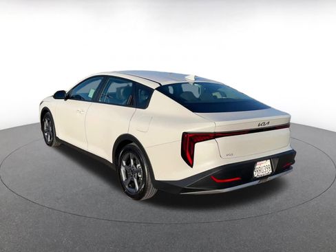 Used 2025 Kia K4 LXS image 11