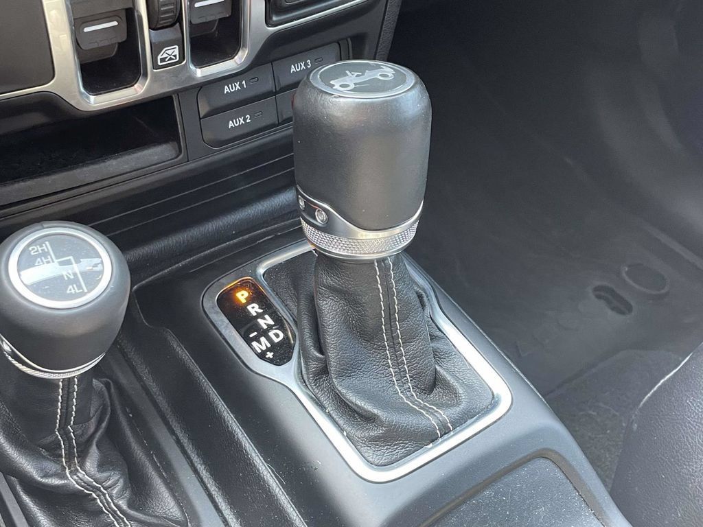 Used 2018 Jeep Wrangler Unlimited Sahara AWD/4WD image 37