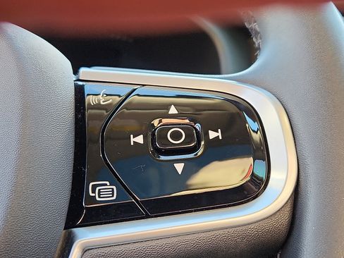 Used 2023 Volvo XC60 B5 Plus w/ Climate Package image 21