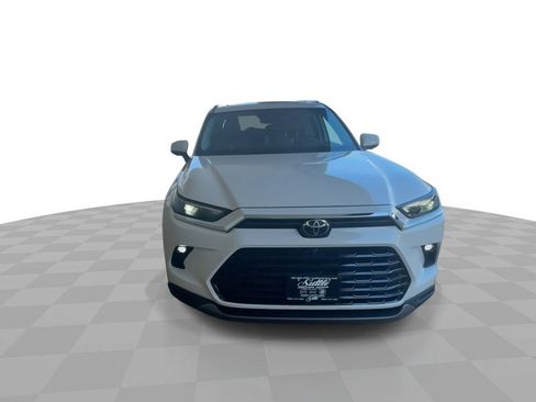 Used 2024 Toyota Grand Highlander AWD image 3