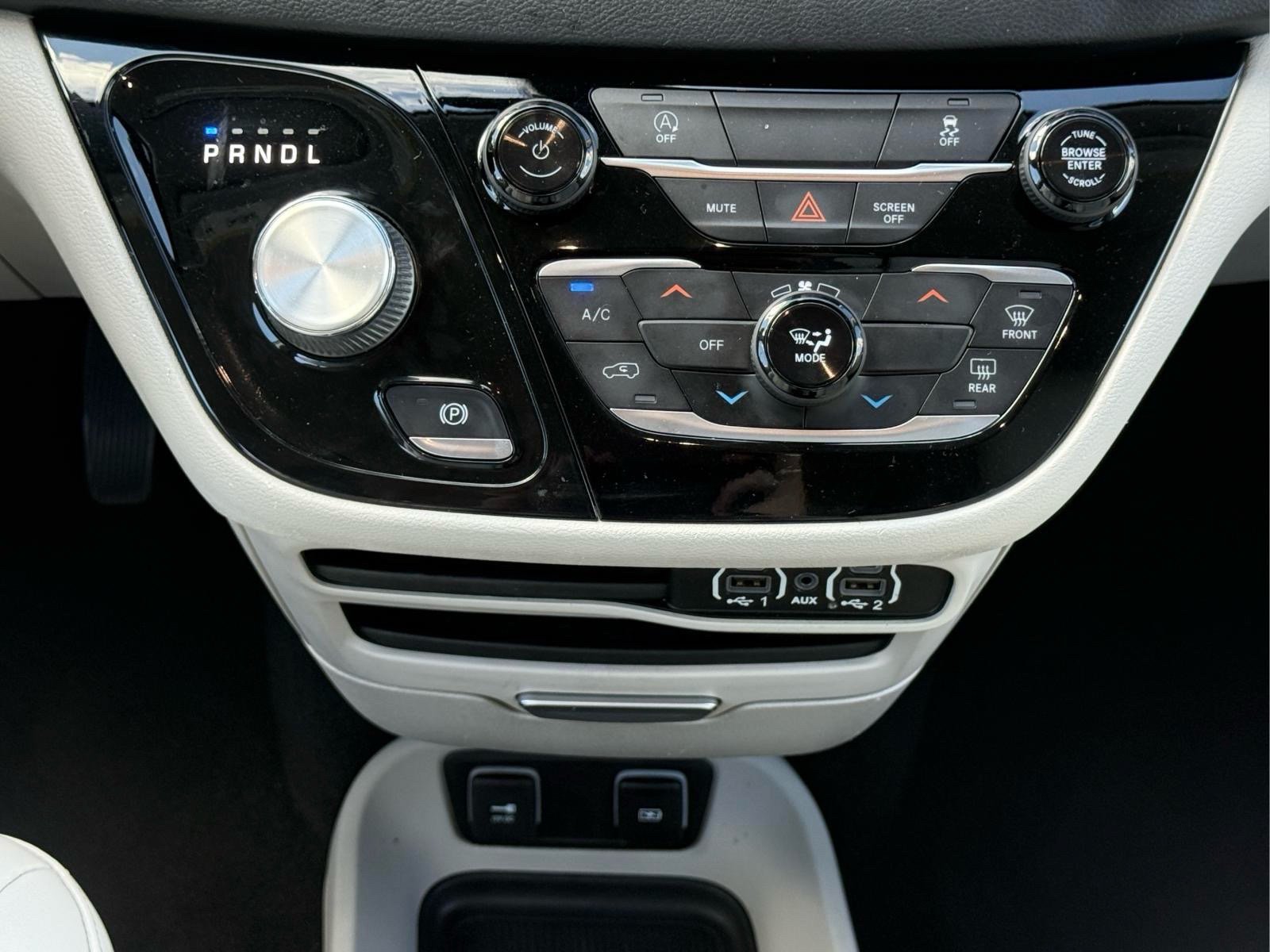 Used 2021 Chrysler Voyager Lxi FWD image 23