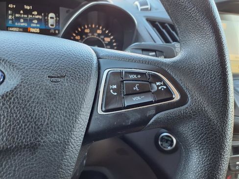 Used 2019 Ford Escape SE image 16