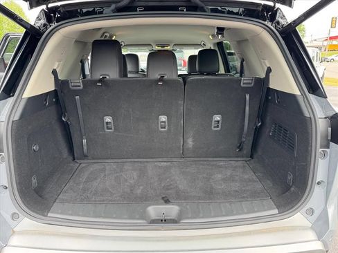 Used 2024 Nissan Pathfinder SL FWD image 10