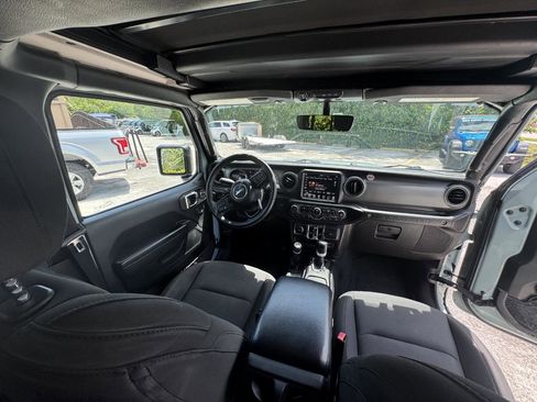 Used 2023 Jeep Wrangler Unlimited Sport w/ Sun And Sound Package AWD/4WD image 9