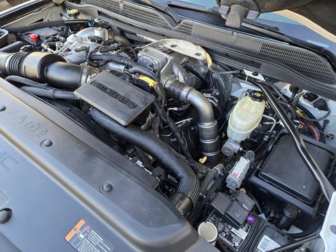 Used 2017 GMC Sierra 2500 SLT w/ Duramax Plus Package image 13