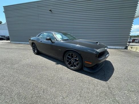 Used 2019 Dodge Challenger R/T w/ Driver Convenience Group RWD image 3