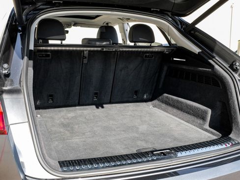 Used 2020 Audi Q8 Premium Plus image 48