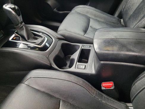 Used 2017 Nissan Rogue SL FWD image 26