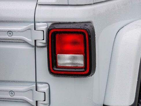 Certified 2022 Jeep Wrangler Unlimited Rubicon image 9