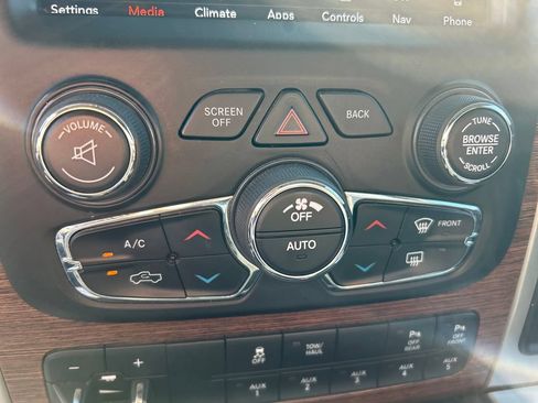 Used 2018 RAM 2500 Laramie w/ Snow Chief Group AWD/4WD image 29