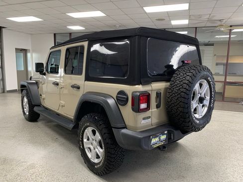 Used 2022 Jeep Wrangler Unlimited Sport AWD/4WD image 6