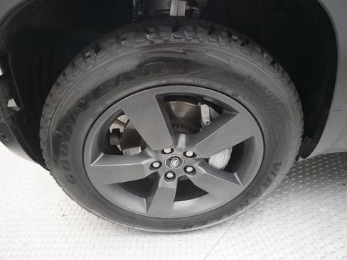 Used 2025 Land Rover Defender 110 S AWD/4WD image 24