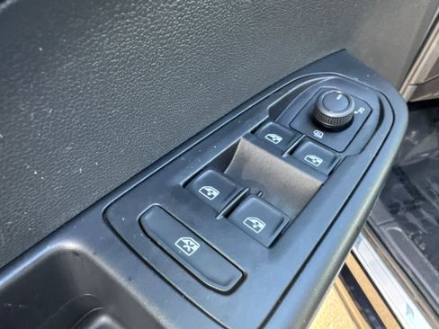 Used 2023 Volkswagen Taos SE image 23