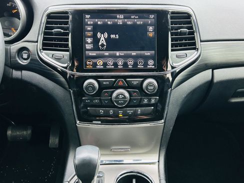 Used 2021 Jeep Grand Cherokee Laredo X image 18