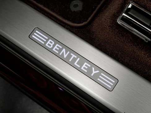 Used 2021 Bentley Bentayga AWD/4WD image 18