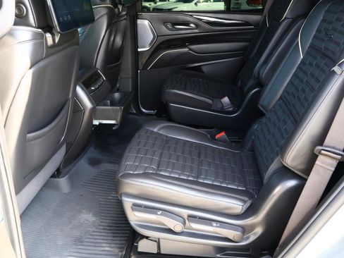 Used 2024 Cadillac Escalade V w/ LPO, ONYX Package image 28