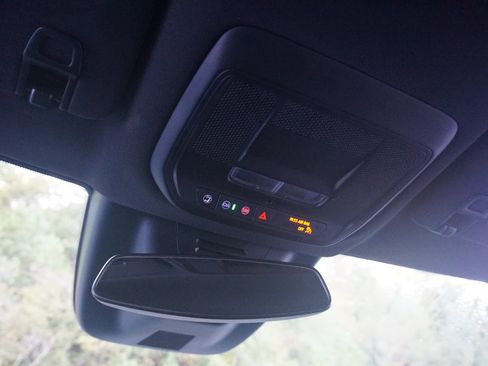 Used 2025 Chevrolet Equinox EV LT w/ Convenience Package image 30