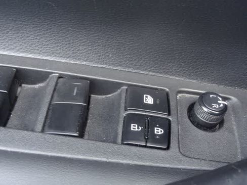 Used 2021 Toyota Corolla SE w/ Carpet Mat Package (TMS) FWD image 16