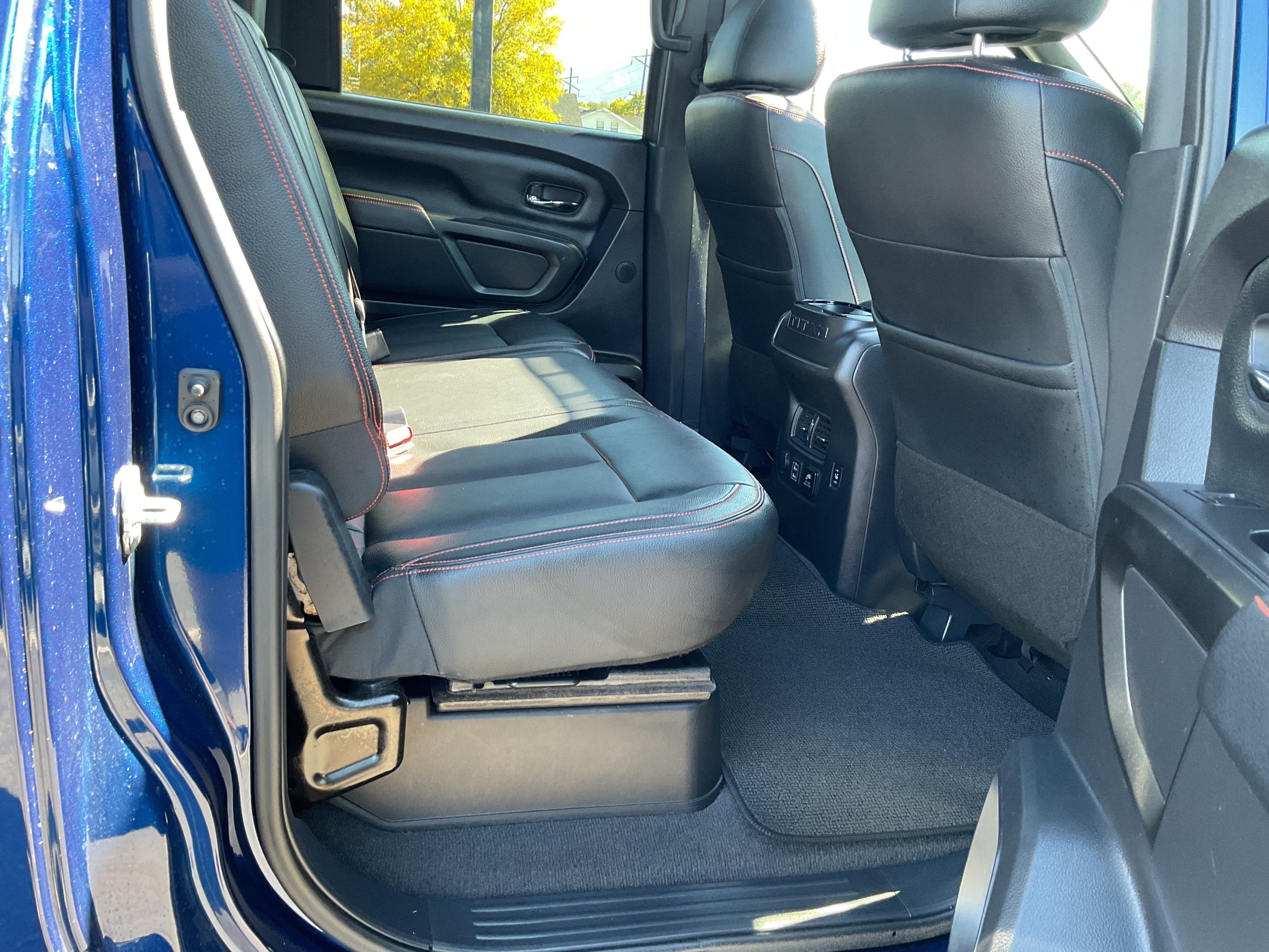 Used 2021 Nissan Titan PRO-4X w/ Pro-4x Convenience Package AWD/4WD image 10