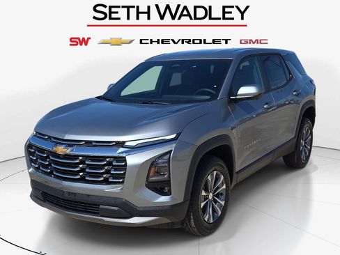 New 2026 Chevrolet Equinox LT w/ Convenience Package II FWD image 3