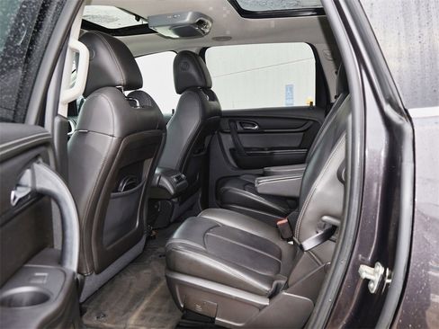 Used 2017 Chevrolet Traverse LT image 16