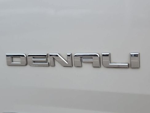 Used 2020 GMC Yukon Denali w/ Denali Premium Package AWD/4WD image 11