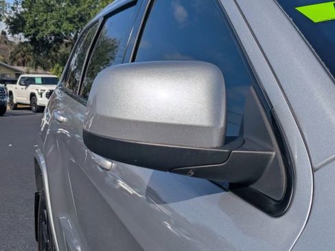 Used 2019 Jeep Grand Cherokee Altitude image 12