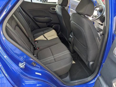 Used 2025 Hyundai Venue SEL FWD image 14