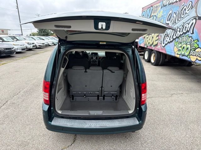 Used 2009 Chrysler Town & Country Touring w/ Entertainment Group #2 FWD image 21