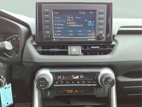 Used 2022 Toyota RAV4 LE image 18