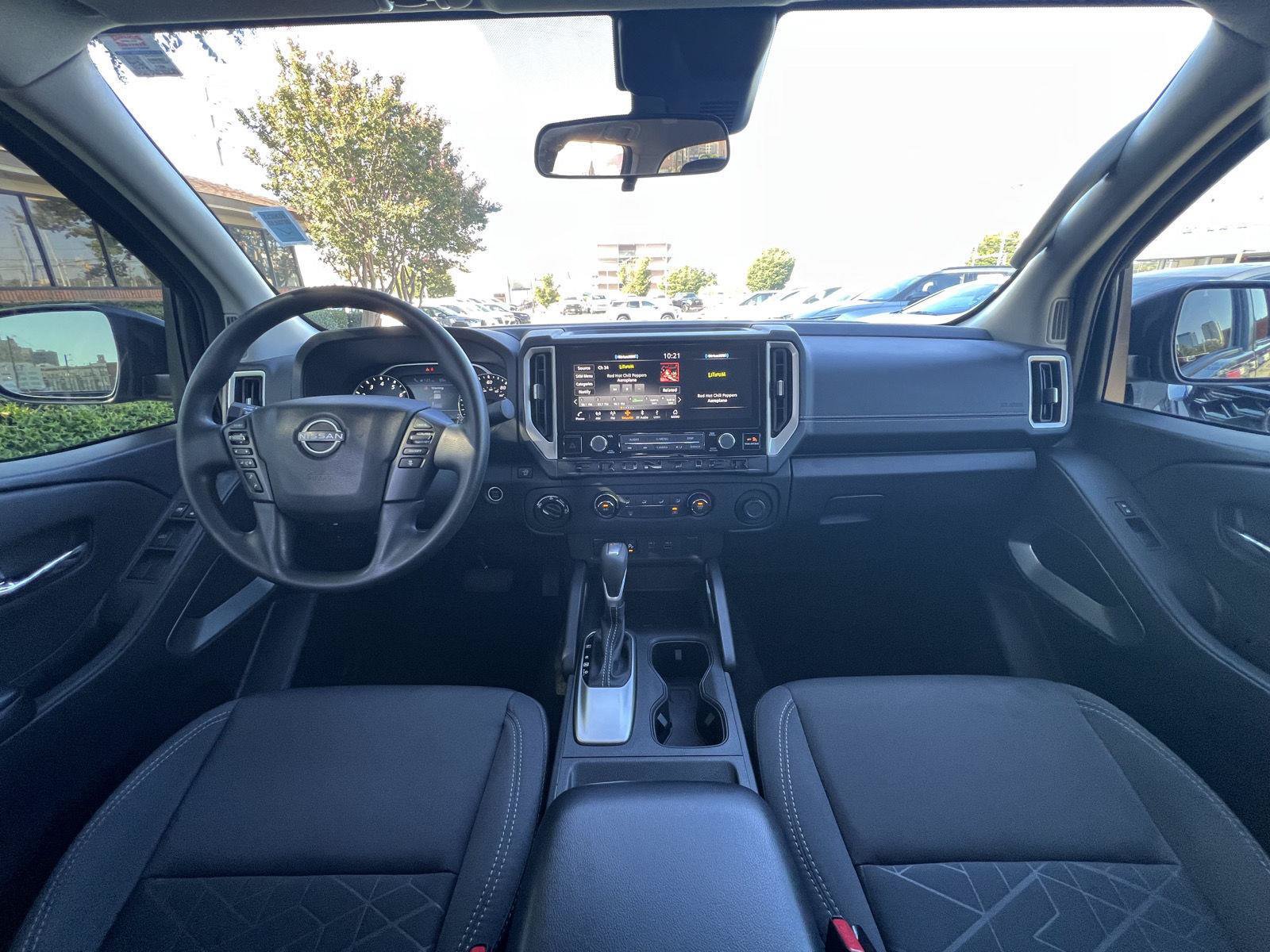 Used 2025 Nissan Frontier SV AWD/4WD image 17