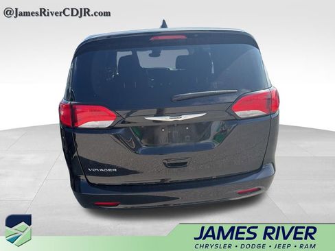 Used 2024 Chrysler Voyager LX image 7
