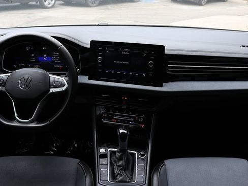 Used 2025 Volkswagen Jetta SE FWD image 32