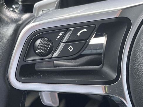 Used 2019 Porsche Macan AWD/4WD image 34