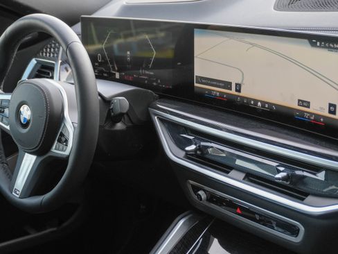 Certified 2025 BMW X6 xDrive40i w/ Climate Comfort Package image 8