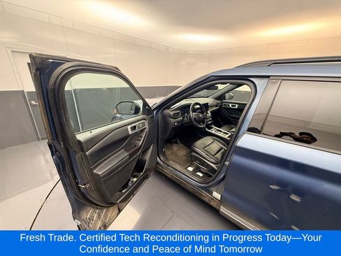 Used 2020 Ford Explorer XLT w/ Equipment Group 202A image 7