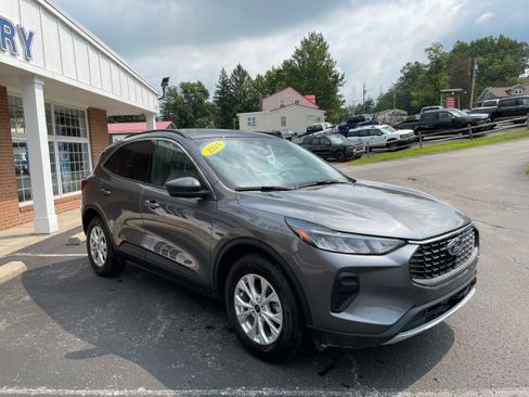 Used 2024 Ford Escape Active w/ Tech Pack #1 AWD/4WD image 3