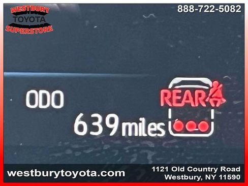 Used 2025 Toyota Sienna LE FWD image 30