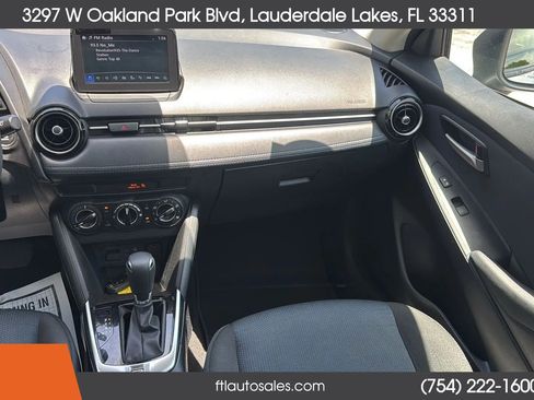 Used 2020 Toyota Yaris LE FWD image 29