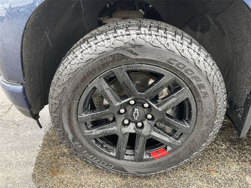 Used 2021 Chevrolet Silverado 1500 Custom w/ LPO, Blackout Package image 2