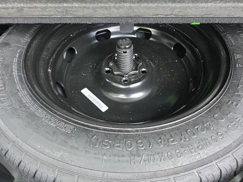 Used 2022 Volkswagen Tiguan SE image 5