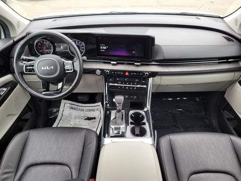 Used 2023 Kia Carnival EX FWD image 9